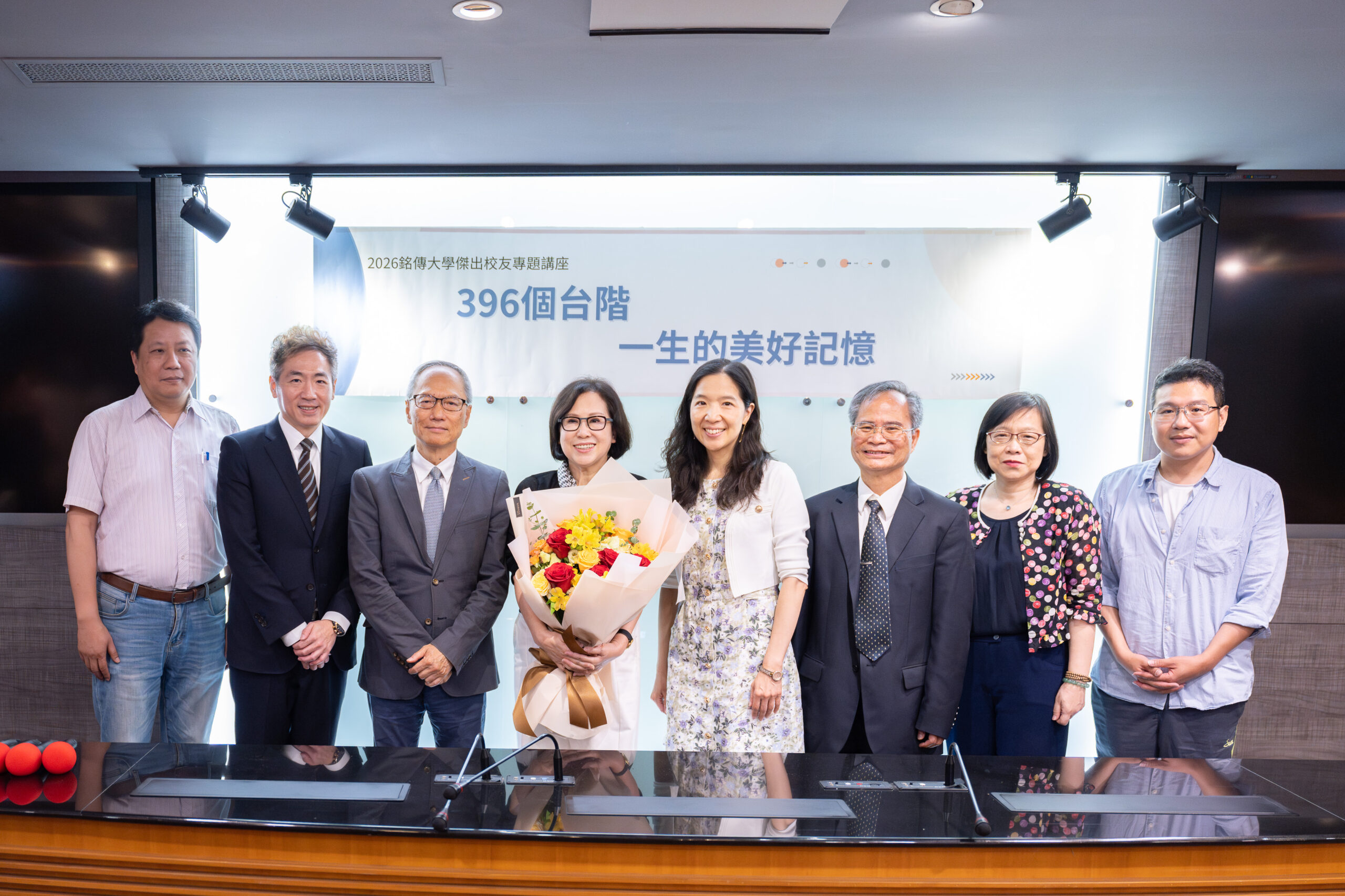 Featured image for “傑出校友余湘回母校專題演講 溫情分享知行合一生命智慧”